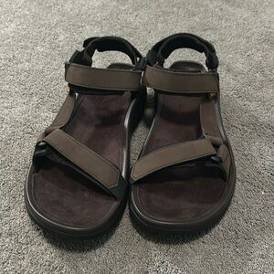 Men’s tevas